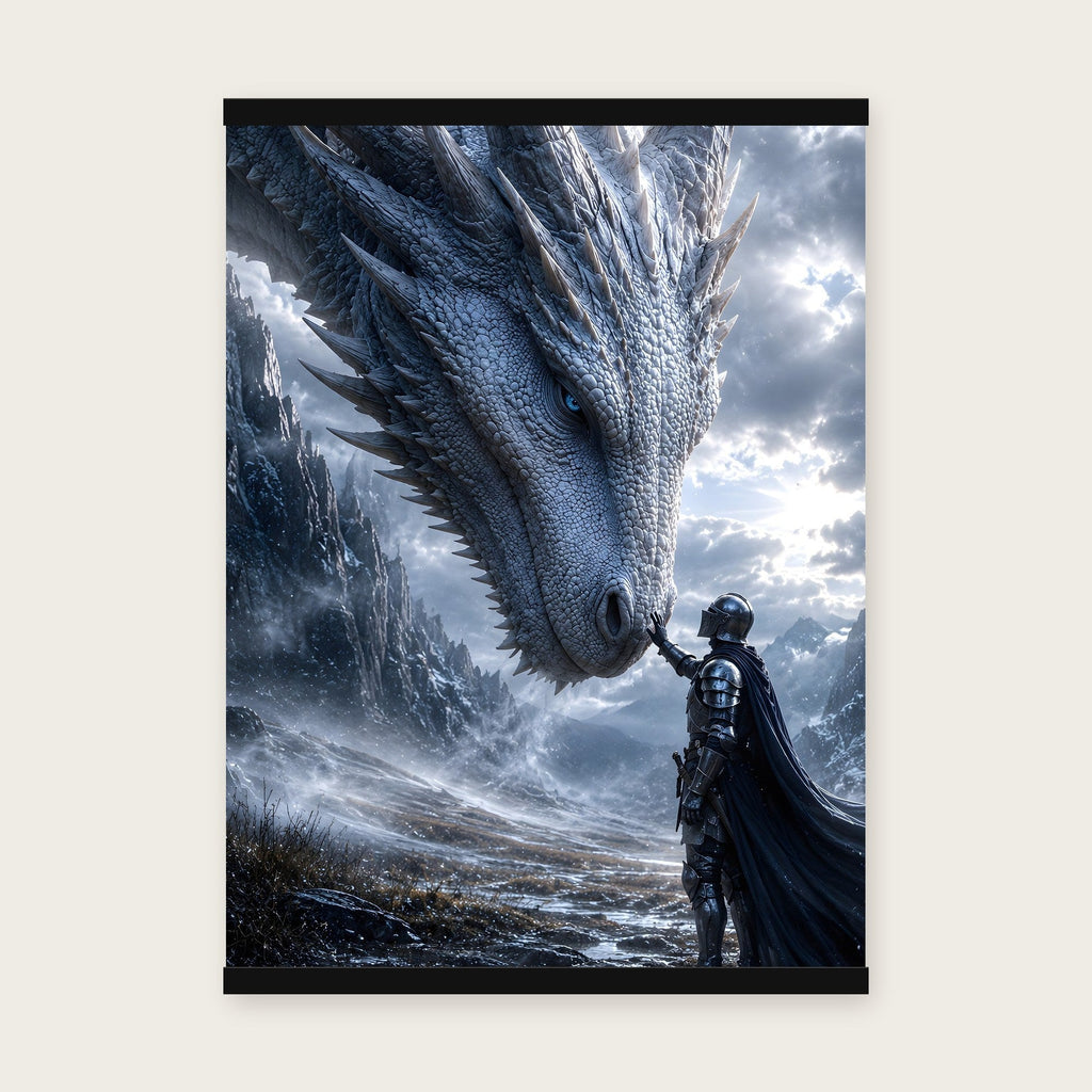 Drachenkönigin – Poster mit schwarzer Holzleiste, 50×70 cm