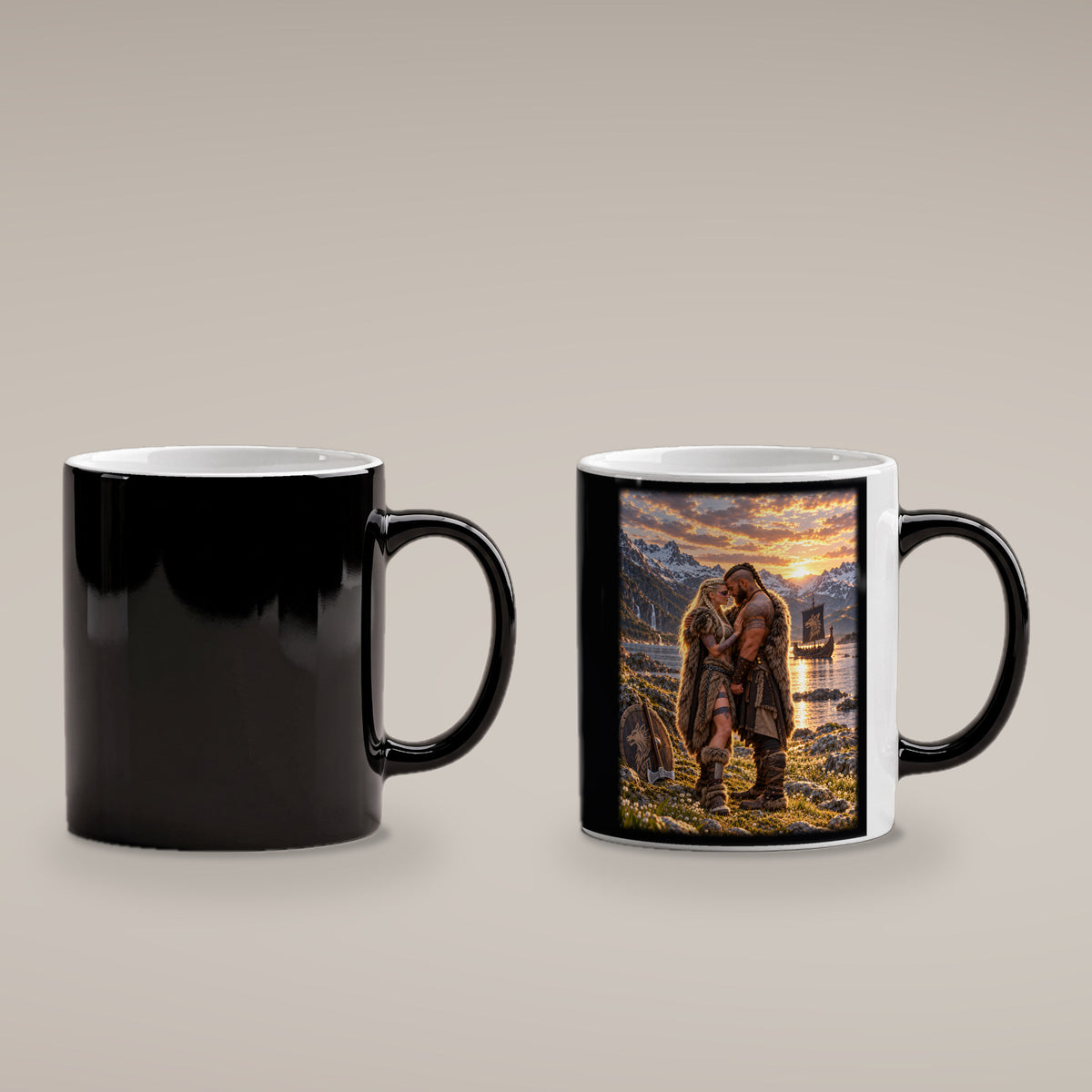Der Fjordbund – Umarmung eines Wikingerpaars am Fjord im Abendlicht, Black Edition (Zaubertasse), kalt schwarz und heiß mit sichtbarem Motiv