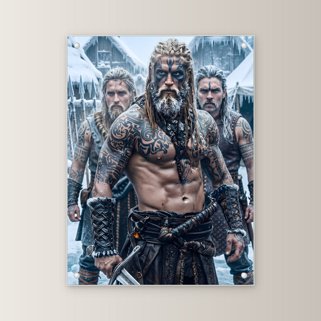 Die Frostbrüder – Drei Wikinger mit blauer Kriegsbemalung im Eis, auf Acrylglas mit Edelstahl-Abstandshaltern, gerade von vorn an heller Wand