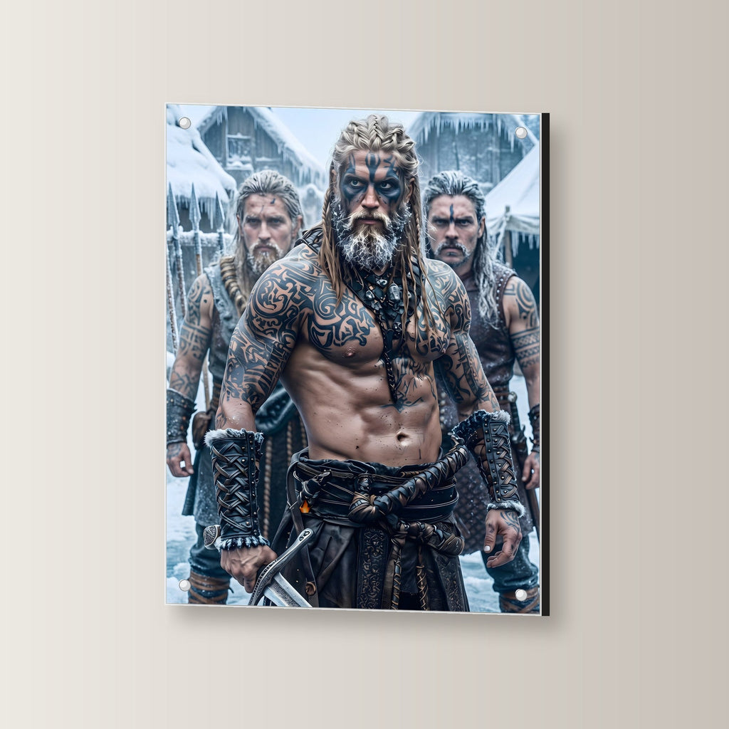 Die Frostbrüder – Drei Wikinger mit blauer Kriegsbemalung im Eis, auf Acrylglas mit Edelstahl-Abstandshaltern, leicht gedreht an der Wand