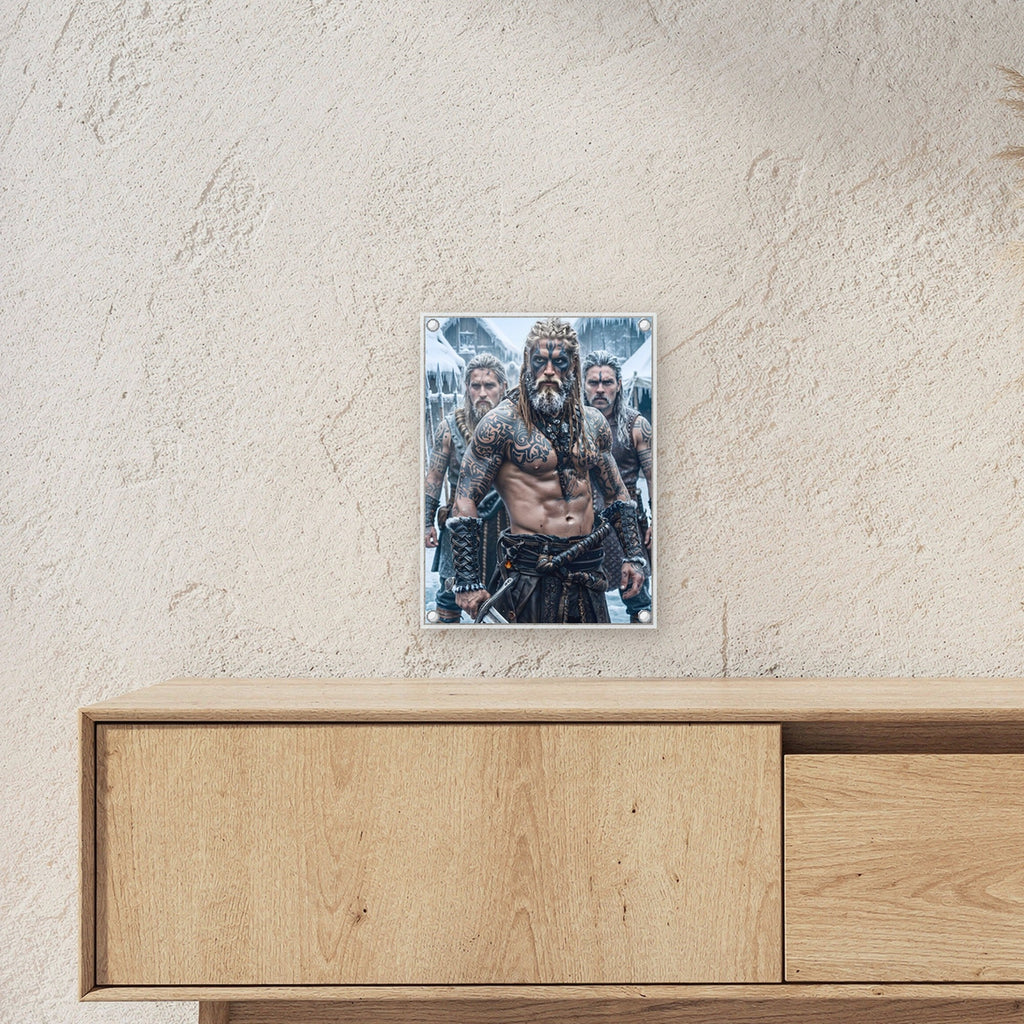 Die Frostbrüder – Drei Wikinger mit blauer Kriegsbemalung im Eis, auf Acrylglas mit Edelstahl-Abstandshaltern, über einem Sideboard, zeigt die Größe im Raum