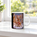 Nasenkuss im Schnee – Rentiertasse. Beidseitige Motivansicht. 3 FENSTER. Weiß.