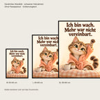 Morgenlächeln – Gerahmtes Katzenbild. Spruch: Ich bin wach. Mehr war nicht vereinbart. Schwarzer Rahmen ohne Passepartout. 5 GROESSEN. M 30×40, L45×60, XL60×80 cm.