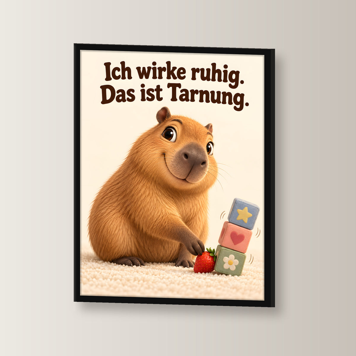 Ruhe mit Plan – Gerahmtes Capybara-Wandbild. Spruch: Ich wirke ruhig. Das ist Tarnung. Schwarzer Rahmen ohne Passepartout. 2 WINKEL. 30×40 cm.