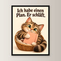 Plan in Pause – Gerahmtes Katzenbild – Frontalansicht im schwarzen Holzrahmen, ohne Passepartout; M 30×40, L 45×60 und XL 60×80 cm.