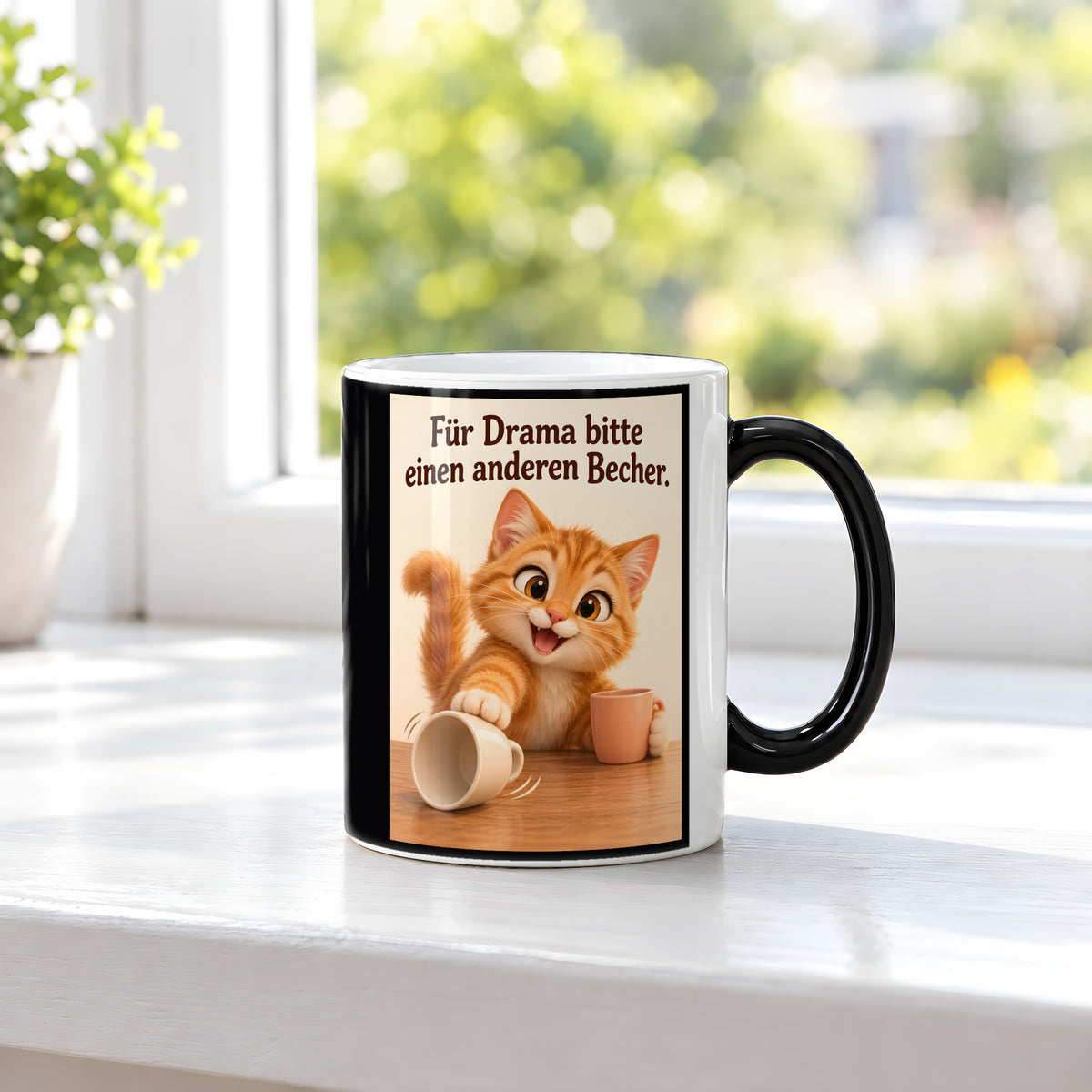 Drama weiterreichen – Katzentasse mit Spruch. Spruch: Für Drama bitte einen anderen Becher. Beidseitige Motivansicht. 3 FENSTER HEISS. Zaubertasse: Wärmeeffekt.