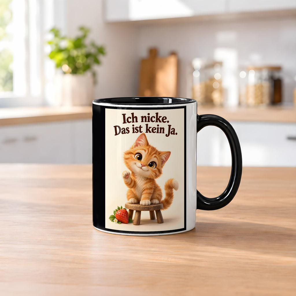 Freundliches Nicken – Katzentasse mit Spruch. Spruch: Ich nicke. Das ist kein Ja. Beidseitige Motivansicht. 2 KUECHE. Innen schwarz.