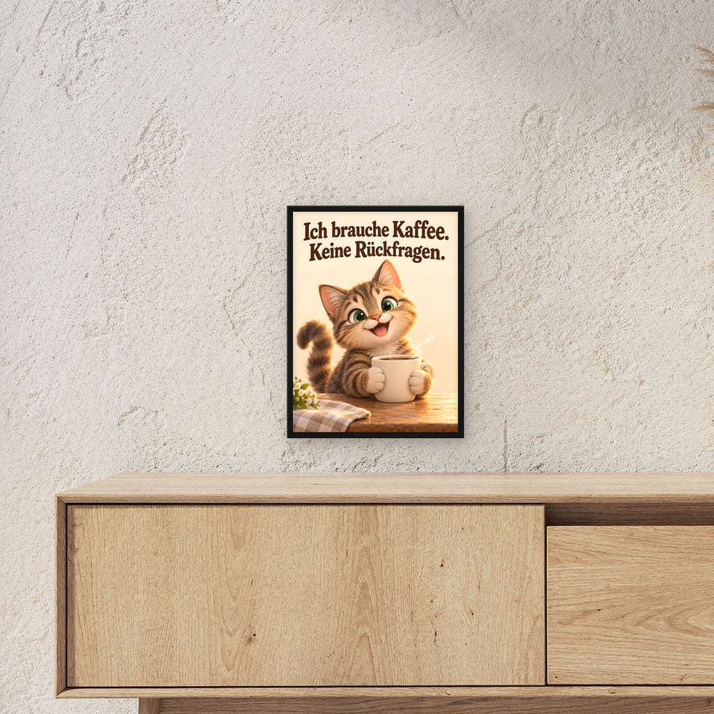 Kaffeeklammerei – Gerahmtes Katzenbild. Spruch: Ich brauche Kaffee. Keine Rückfragen. Schwarzer Rahmen ohne Passepartout. 3 RAUM 30x40cm. 30×40 cm.