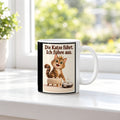 Samtpfotenleitung – Katzentasse mit Spruch. Spruch: Die Katze führt. Ich führe aus. Beidseitige Motivansicht. 3 FENSTER. Weiß.