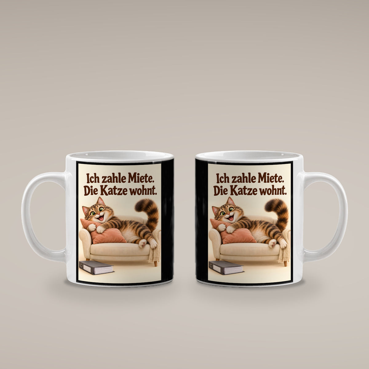 Wohnrecht mit Fell – Katzentasse mit Spruch. Spruch: Ich zahle Miete. Die Katze wohnt. Beidseitige Motivansicht. 4 BEIDE SEITEN. Weiß.