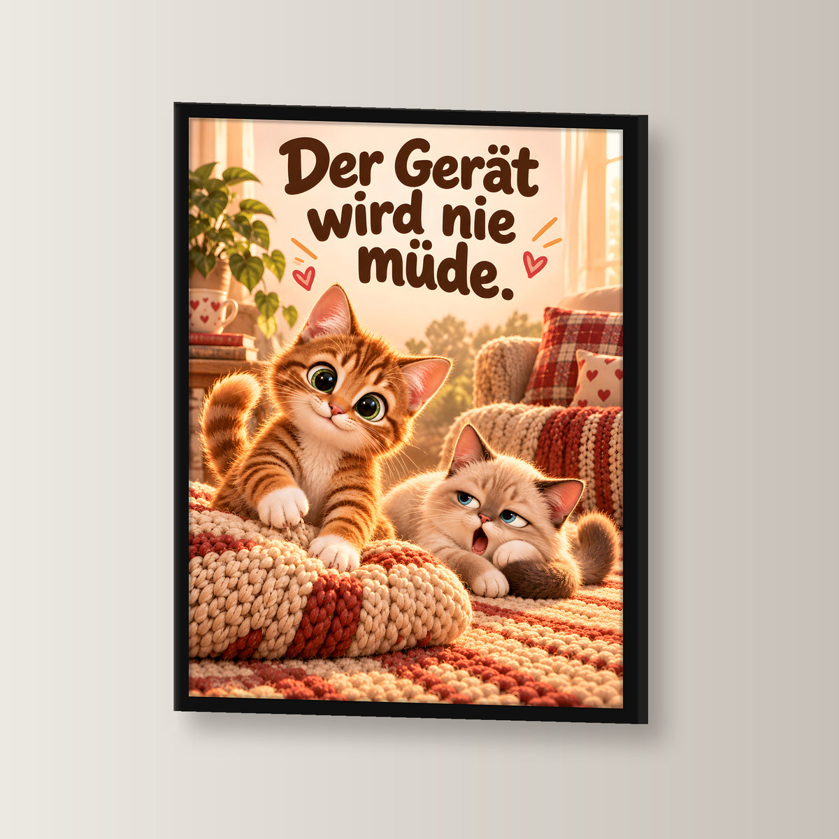 Kissenknetmeister – Gerahmtes Katzenbild. Spruch: Der Gerät wird nie müde. Schwarzer Rahmen ohne Passepartout. 2 WINKEL. 30×40 cm.