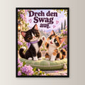 Glückspfoten-High-five – Gerahmtes Katzenbild – Frontalansicht im schwarzen Holzrahmen, ohne Passepartout; M 30×40, L 45×60 und XL 60×80 cm.
