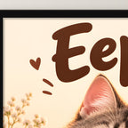 Kleiner Morgenmuffel – Gerahmtes Katzenbild. Spruch: Eepy Schwarzer Rahmen ohne Passepartout. 4 RAHMENDETAIL. 30×40 cm.