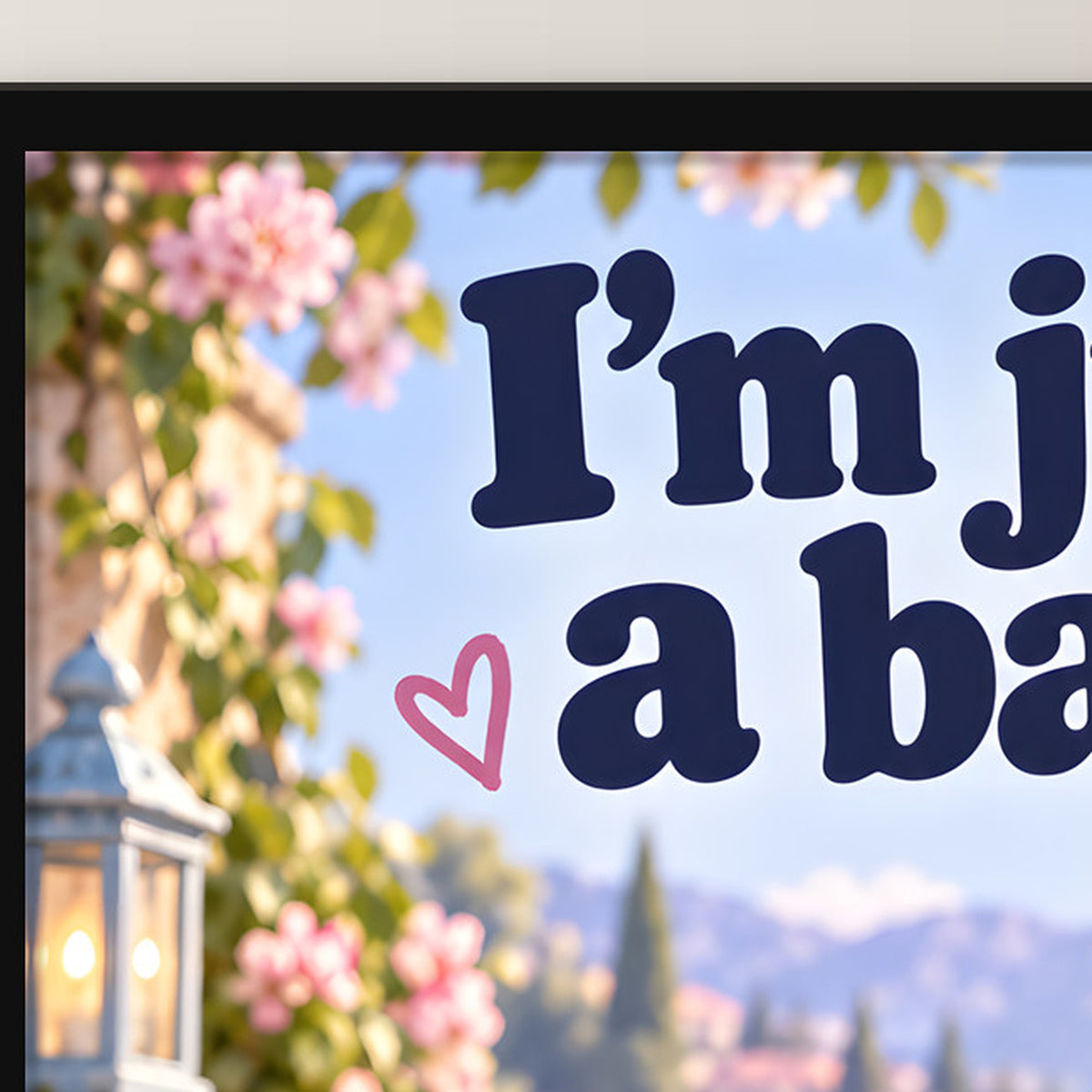 Kirschenunschuld – Gerahmtes Katzenbild. Spruch: I’m just a baby Schwarzer Rahmen ohne Passepartout. 4 RAHMENDETAIL. 30×40 cm.
