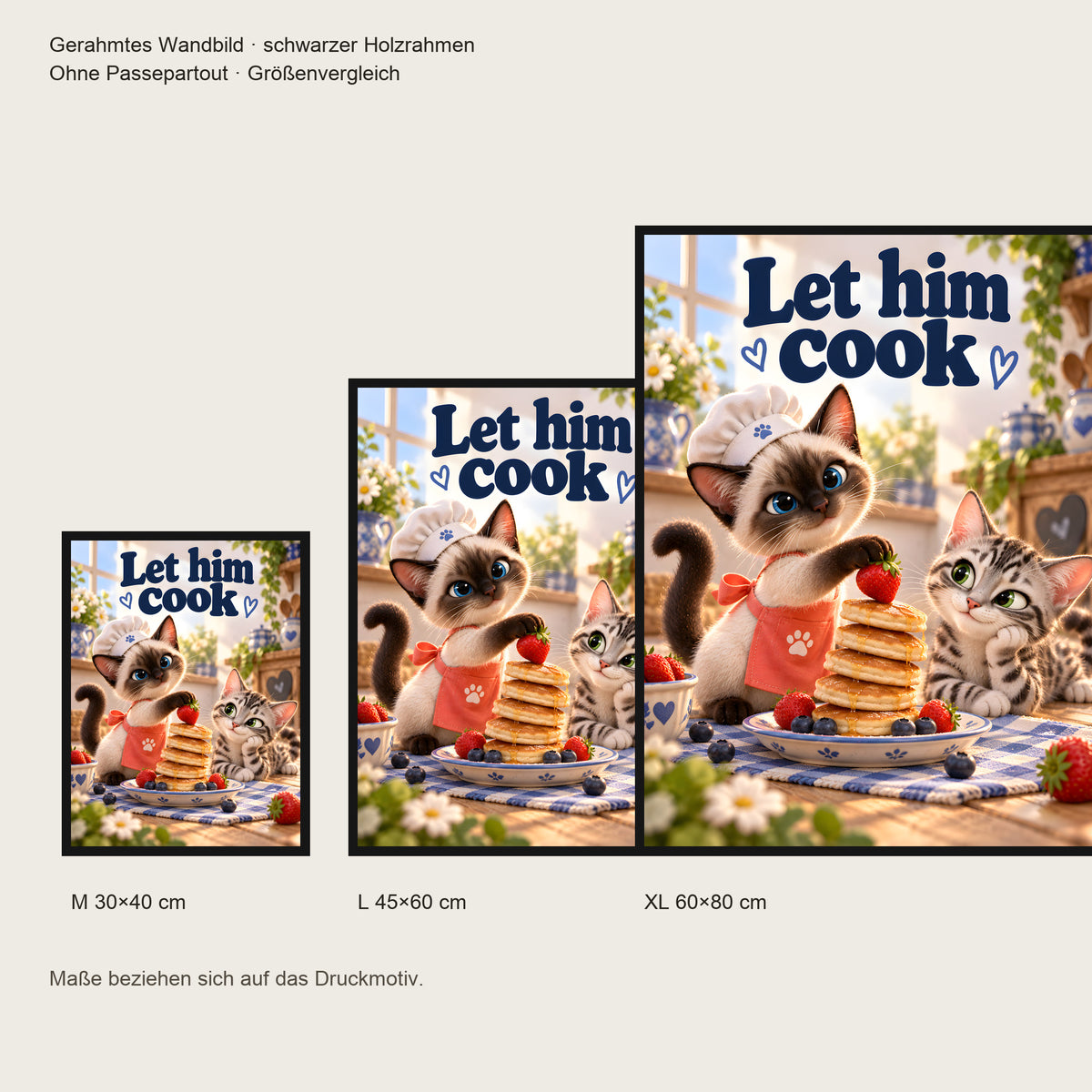 Pfannkuchenchef – Gerahmtes Katzenbild. Spruch: Let him cook Schwarzer Rahmen ohne Passepartout. 5 GROESSEN. M 30×40, L45×60, XL60×80 cm.