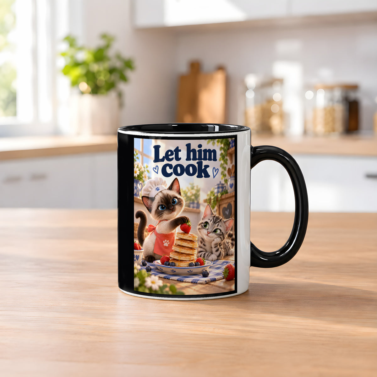 Pfannkuchenchef – Katzentasse mit Spruch. Spruch: Let him cook Beidseitige Motivansicht. 2 KUECHE. Innen schwarz.