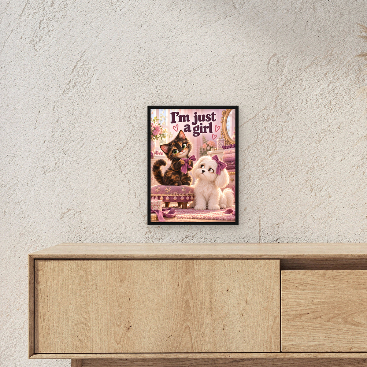 Schleifenkomplott – Gerahmtes Katzenbild. Spruch: I’m just a girl Schwarzer Rahmen ohne Passepartout. 3 RAUM 30x40cm. 30×40 cm.