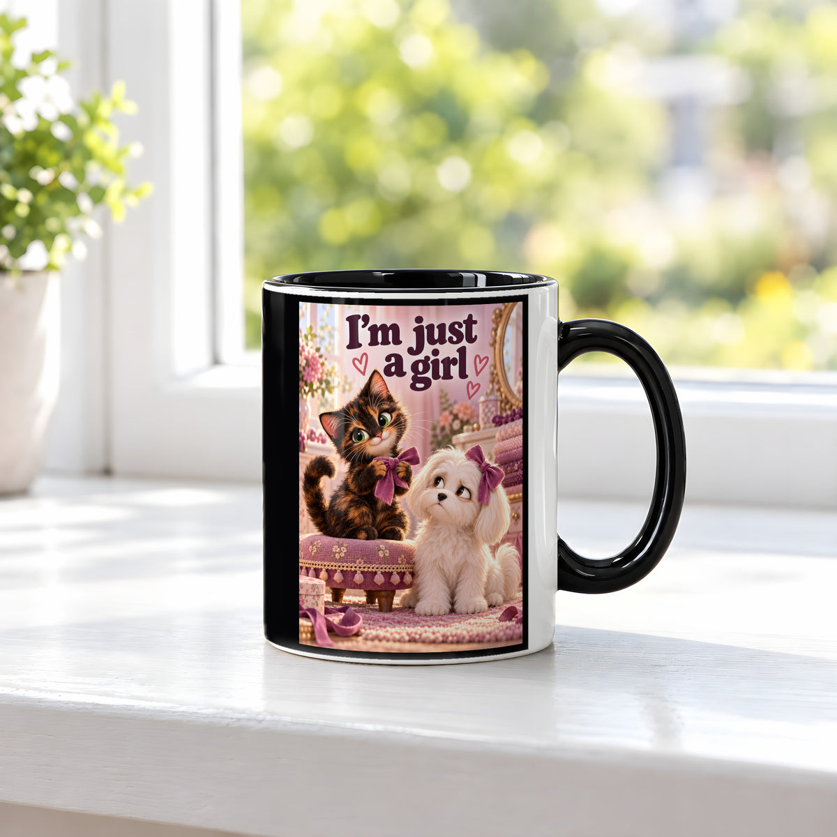 Schleifenkomplott – Katzentasse mit Spruch. Spruch: I’m just a girl Beidseitige Motivansicht. 3 FENSTER. Innen schwarz.