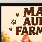 Zwei coole Samtpfoten – Gerahmtes Katzenbild. Spruch: MAX AURA FARMING Schwarzer Rahmen ohne Passepartout. 4 RAHMENDETAIL. 30×40 cm.