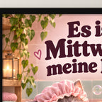 Badeparty – Gerahmtes Katzenbild. Spruch: Es ist Mittwoch, meine Kerle. Schwarzer Rahmen ohne Passepartout. 4 RAHMENDETAIL. 30×40 cm.