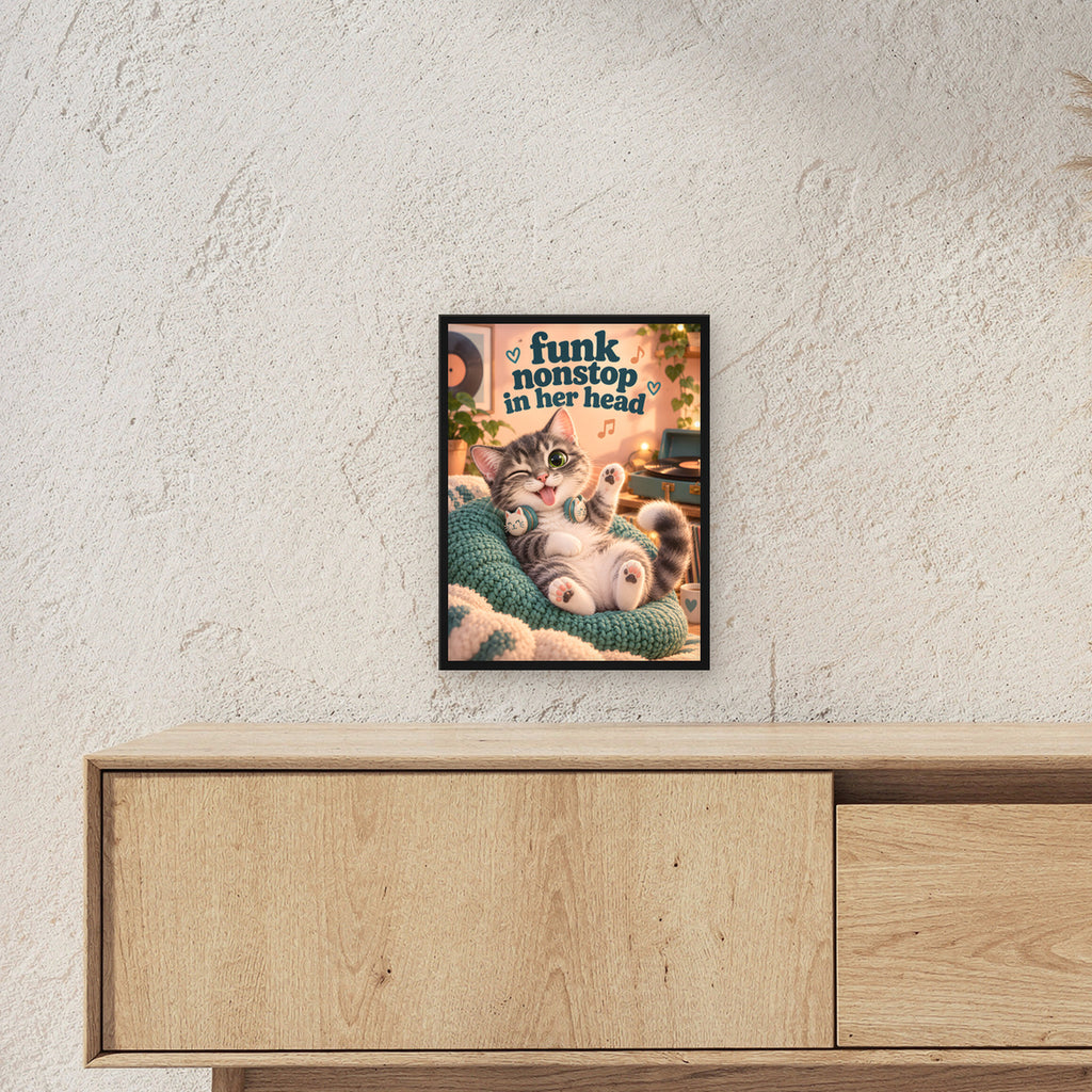 Frecher Zungenblick – Gerahmtes Katzenbild. Spruch: funk nonstop in her head Schwarzer Rahmen ohne Passepartout. 3 RAUM 30x40cm. 30×40 cm.