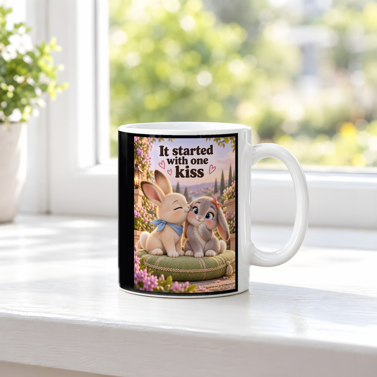 Kleiner Hasenmut – Hasentasse mit Spruch. Spruch: It started with one kiss Beidseitige Motivansicht. 3 FENSTER. Weiß.