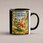 Erdbeerwächter – Drachen-Tasse. Spruch: Kleine Pfoten. Große Beute. Innen schwarz. 1 STUDIO.