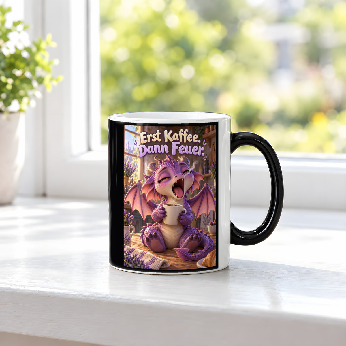 Morgenmuffel – Drachen-Tasse. Spruch: Erst Kaffee. Dann Feuer. Black Edition mit Wärmeeffekt. 3 FENSTER HEISS.