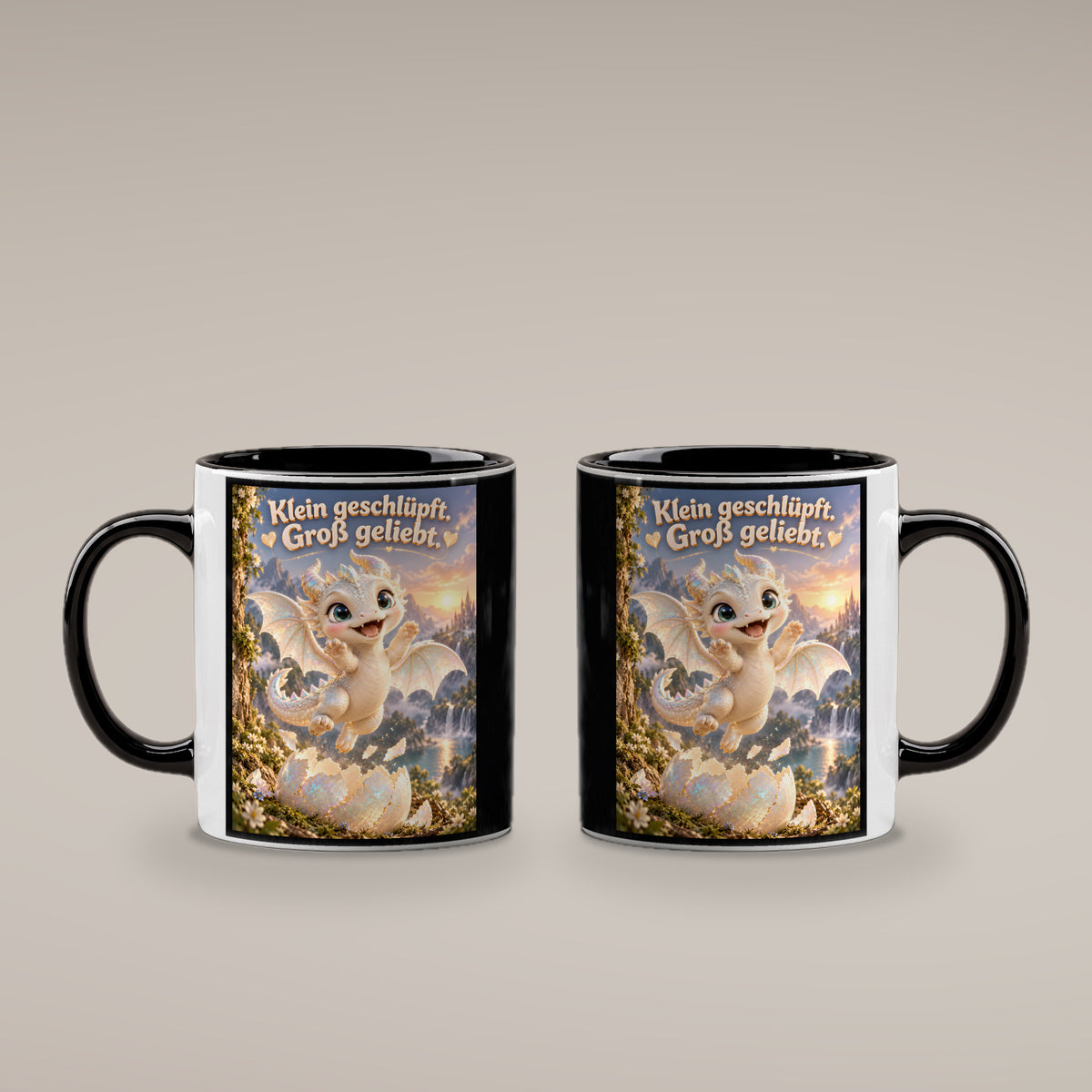 Erstes Funkeln – Drachen-Tasse. Spruch: Klein geschlüpft. Groß geliebt. Innen schwarz. 4 BEIDE SEITEN.