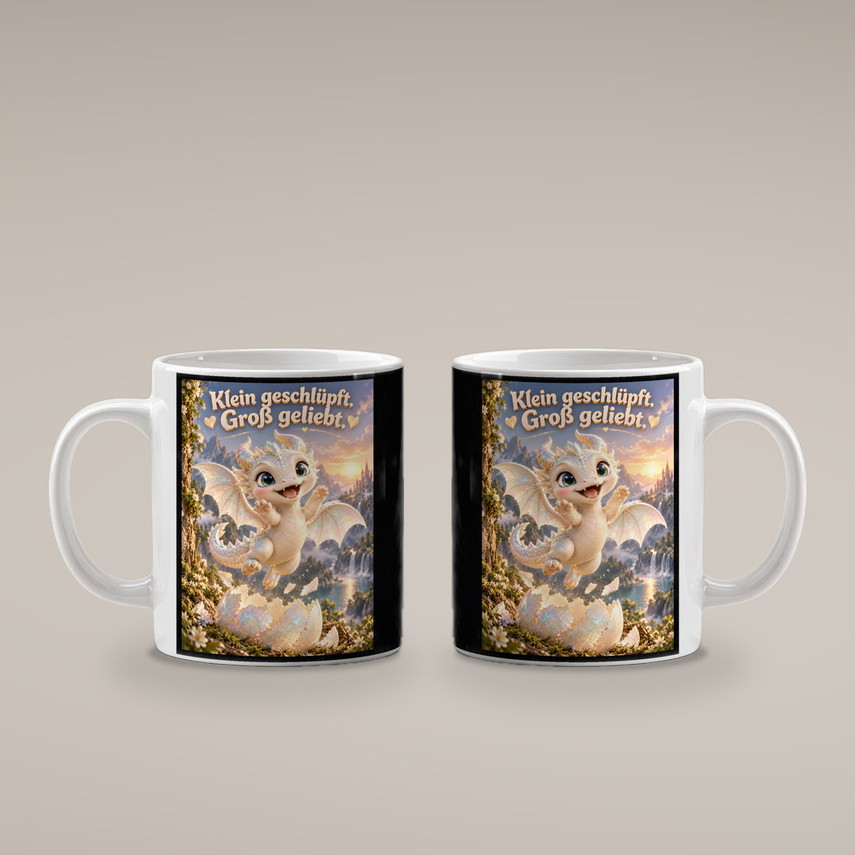 Erstes Funkeln – Drachen-Tasse. Spruch: Klein geschlüpft. Groß geliebt. Weiß. 4 BEIDE SEITEN.