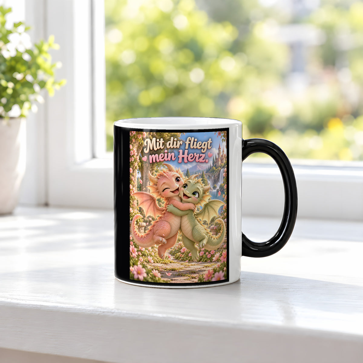Drachenliebe – Drachen-Tasse. Spruch: Mit dir fliegt mein Herz. Black Edition mit Wärmeeffekt. 3 FENSTER HEISS.