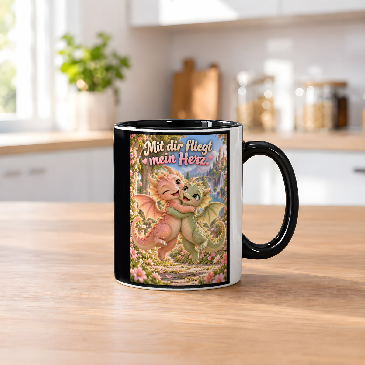 Drachenliebe – Drachen-Tasse. Spruch: Mit dir fliegt mein Herz. Innen schwarz. 2 KUECHE.