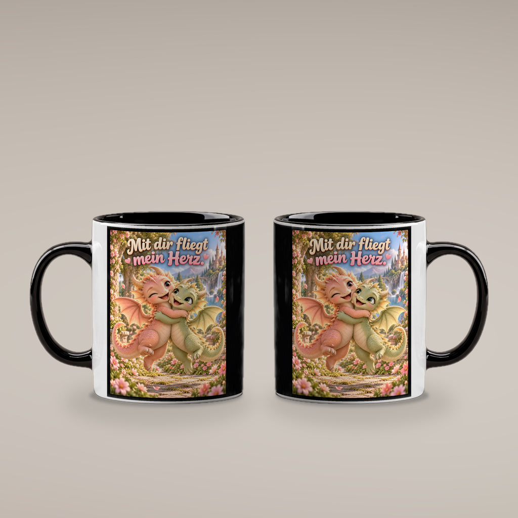 Drachenliebe – Drachen-Tasse. Spruch: Mit dir fliegt mein Herz. Innen schwarz. 4 BEIDE SEITEN.