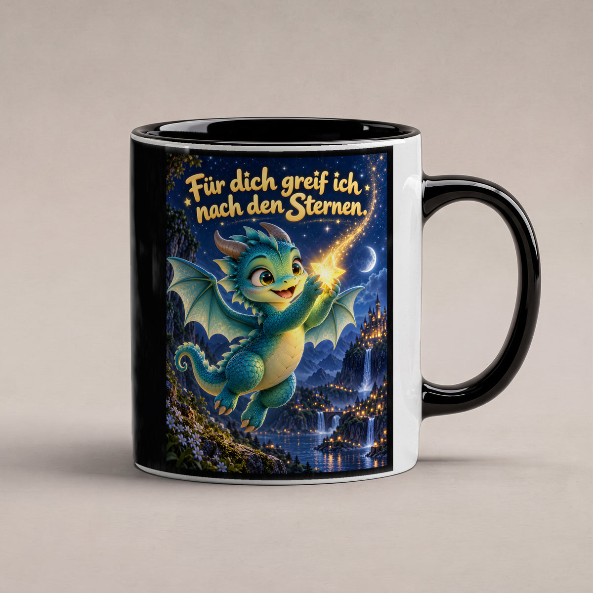 Sternenhüter – Drachen-Tasse. Spruch: Für dich greif ich nach den Sternen. Innen schwarz. 1 STUDIO.