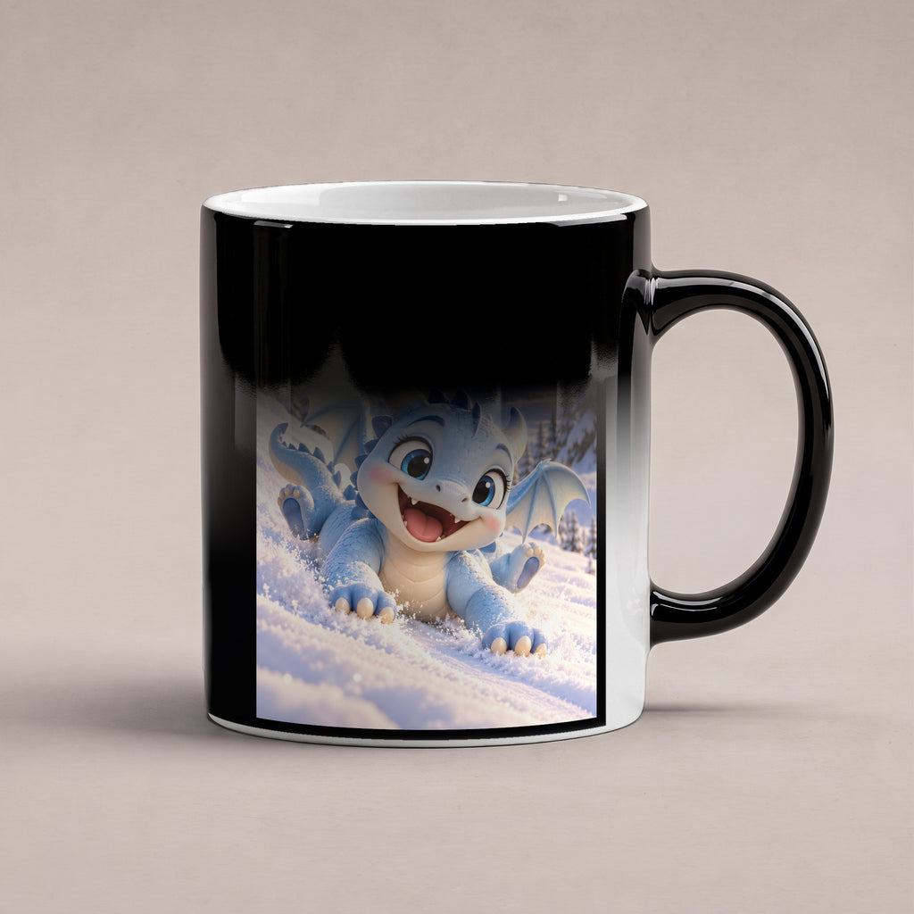 Schneedrache – Drachen-Tasse. Spruch: Mit dir wird mir warm ums Herz. Black Edition mit Wärmeeffekt. 6 WAERMEEFFEKT.