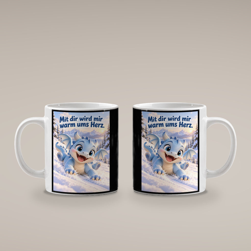 Schneedrache – Drachen-Tasse. Spruch: Mit dir wird mir warm ums Herz. Weiß. 4 BEIDE SEITEN.