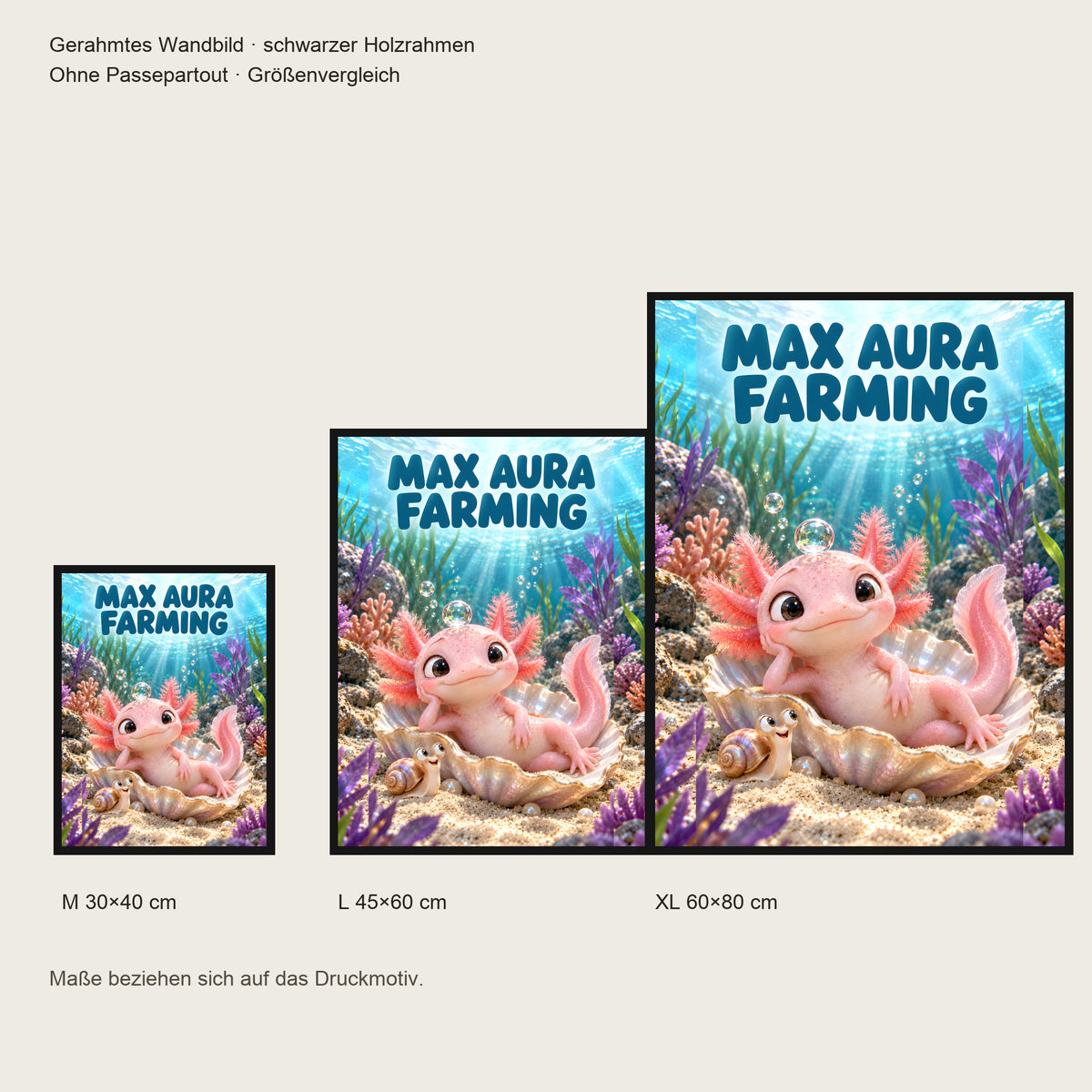 Blasen-Kronprinz – Gerahmtes Axolotlbild. Spruch: MAX AURA FARMING Größenvergleich. Schwarzer Holzrahmen ohne Passepartout. 4 GROESSEN