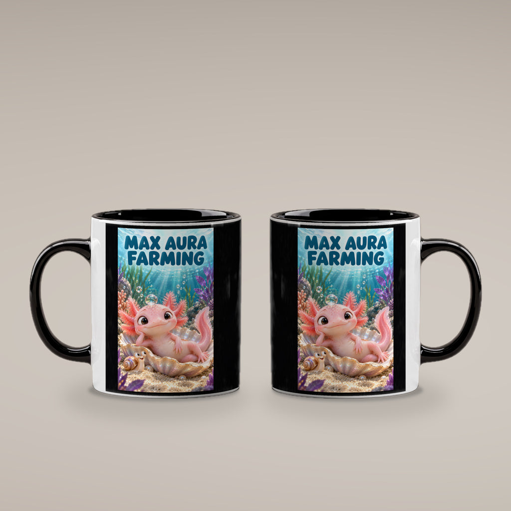 Ein rosa Axolotl ruht in einer schimmernden Muschel mit einer Blase auf dem Kopf; daneben sitzt eine Schnecke. Spruch: MAX AURA FARMING – Tasse innen schwarz, beide Motivseiten.