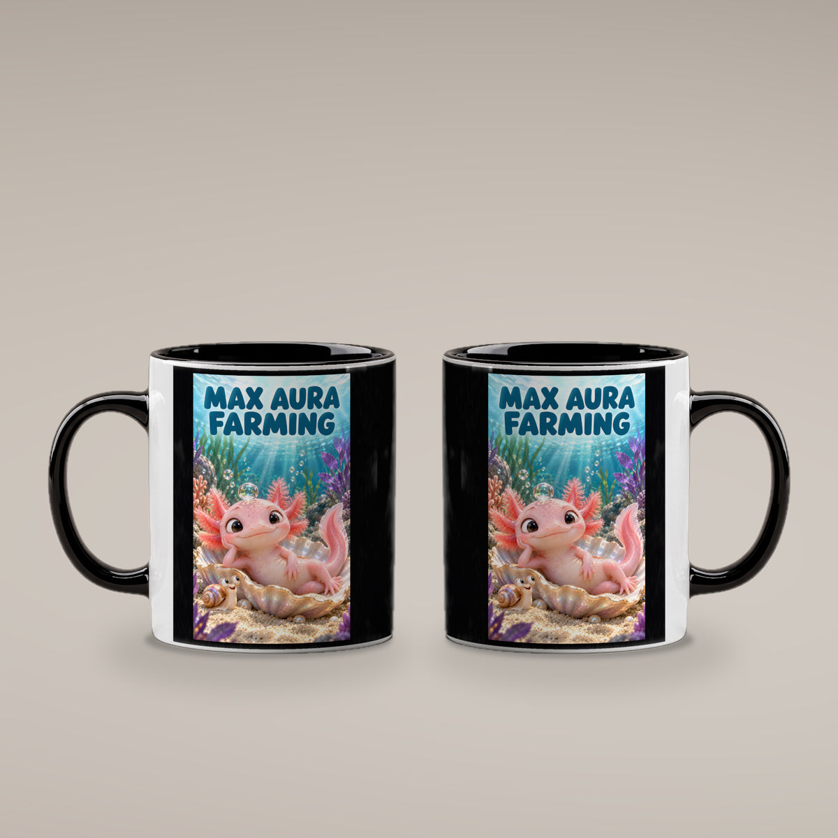 Ein rosa Axolotl ruht in einer schimmernden Muschel mit einer Blase auf dem Kopf; daneben sitzt eine Schnecke. Spruch: MAX AURA FARMING – Tasse innen schwarz, beide Motivseiten.