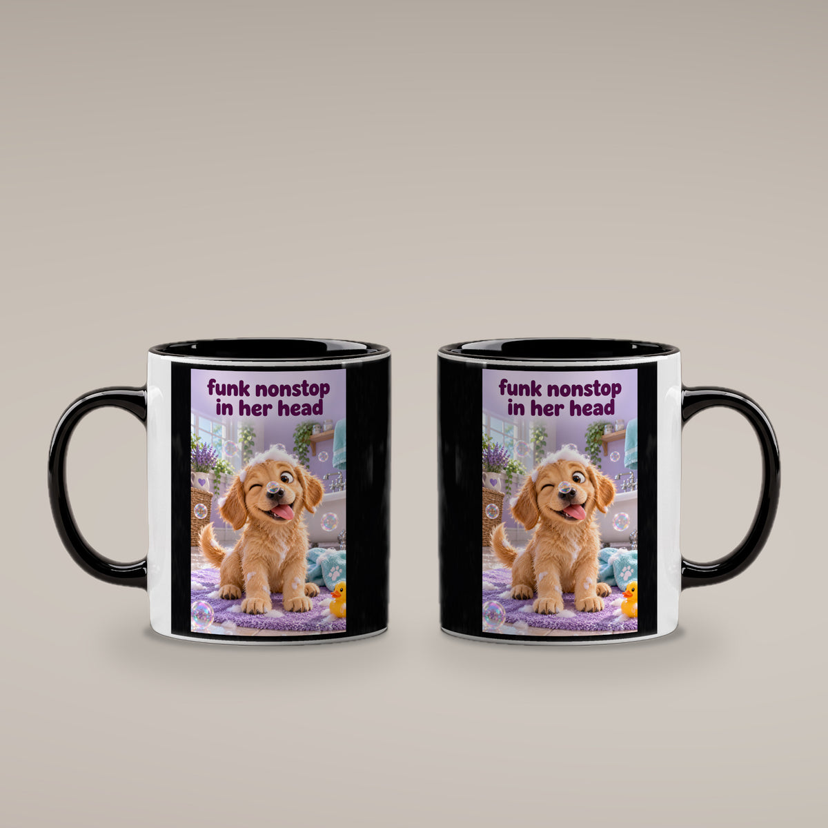 Ein goldenes Hündchen zwinkert im Badezimmer mit Schaum auf dem Kopf und einer Seifenblase vor der Nase. Spruch: funk nonstop in her head – Tasse innen schwarz, beide Motivseiten.