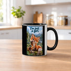 Ein kleiner Fuchs zwinkert mit herausgestreckter Zunge und einer Blaubeere an der Pfote neben einem umgekippten Beerenkorb. Spruch: I'm just a girl. – Tasse innen schwarz, Küchenansicht.