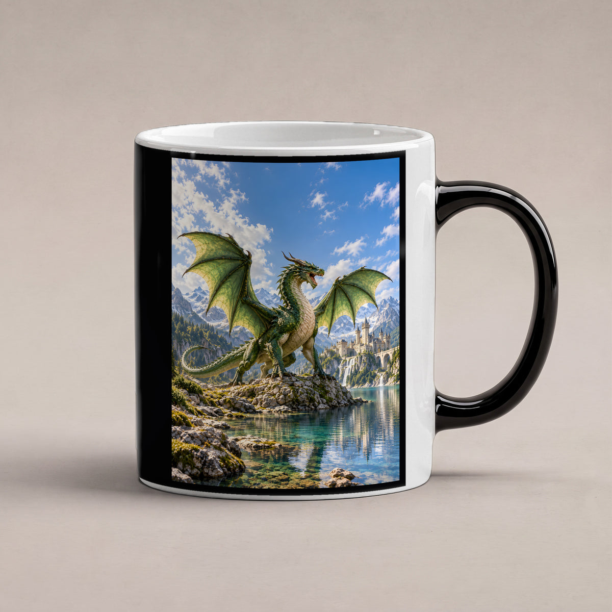 Der Smaragdwächter – Fantasywand-Fantasymotiv. 1 STUDIO HEISS. Zaubertasse: Wärmeeffekt.