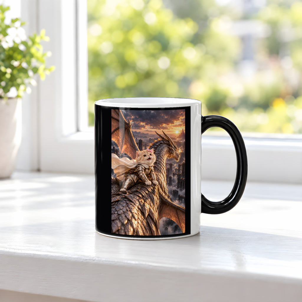Schleifenkatze auf Drachenrücken. Katzentasse. 3 FENSTER · Zaubertasse