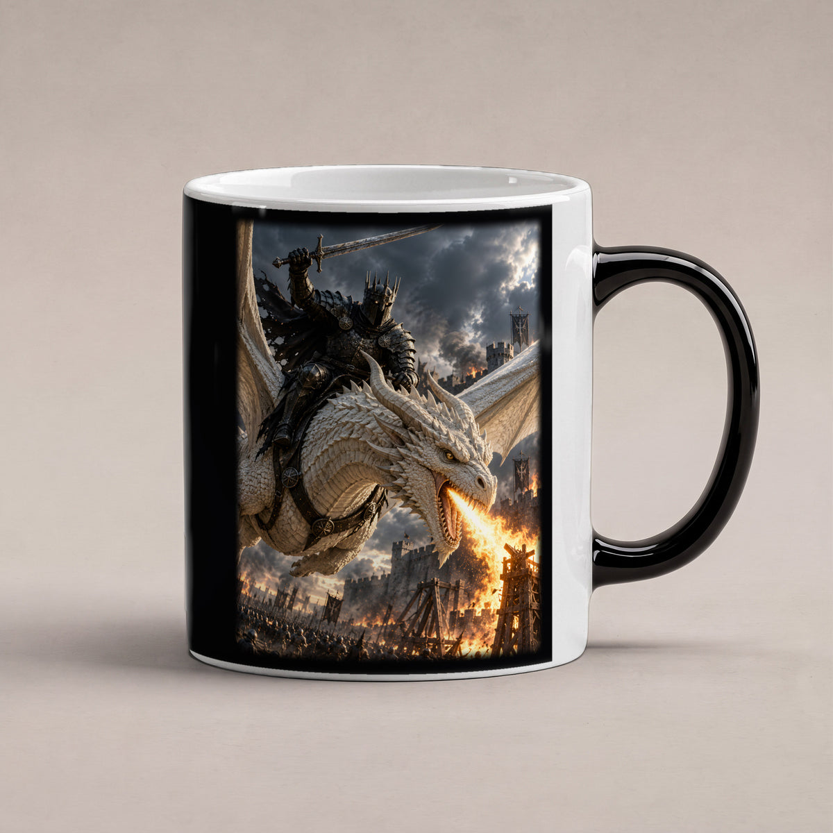 Drachenfeuer in der Schlacht – Drachen-Tasse, Black Edition, Studioansicht