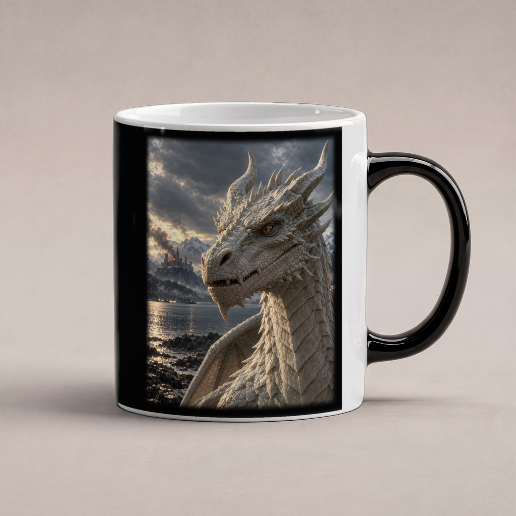 Erwachen am Bergsee – Drachen-Tasse, Black Edition, Studioansicht
