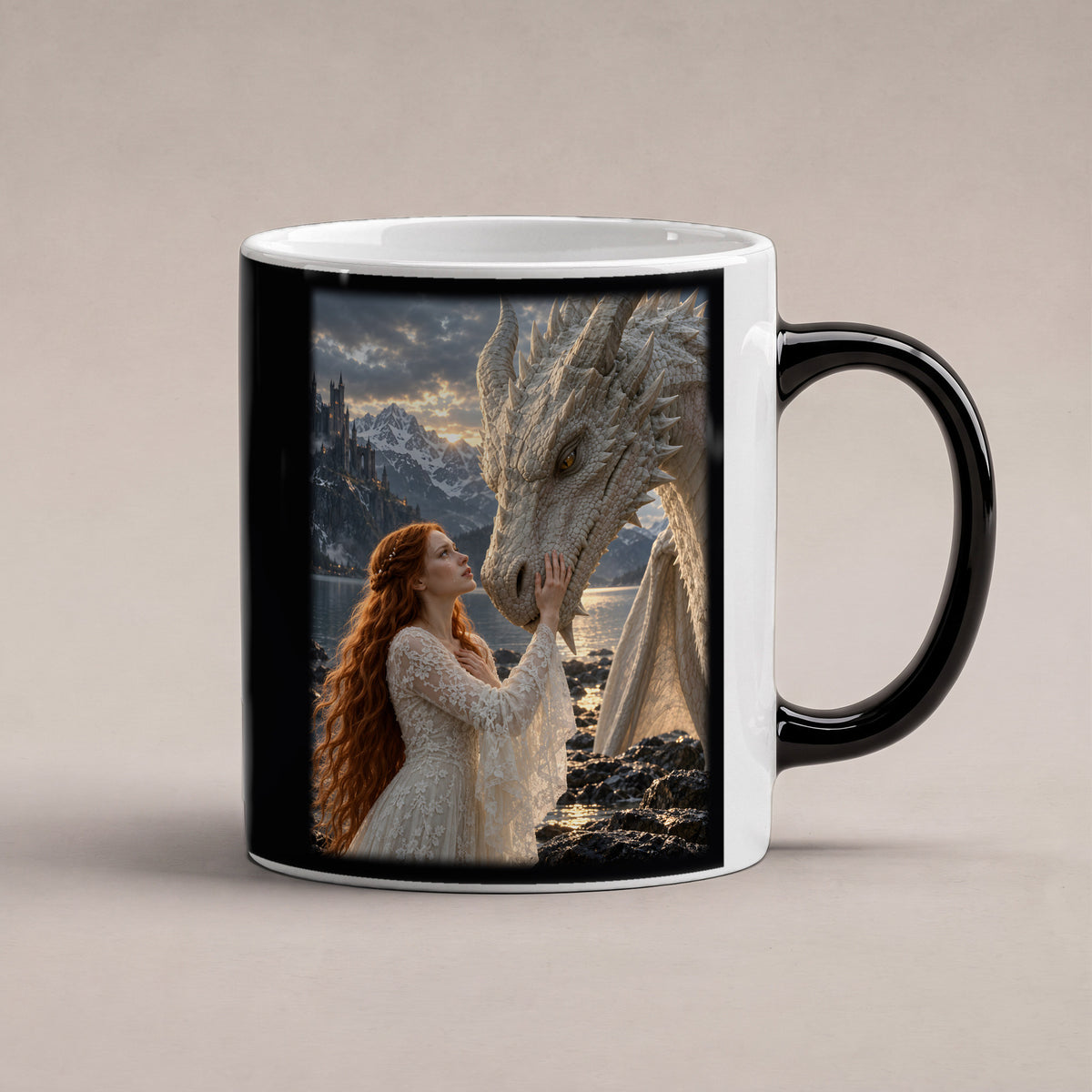Vertrauen am Bergsee – Drachen-Tasse, Black Edition, Studioansicht