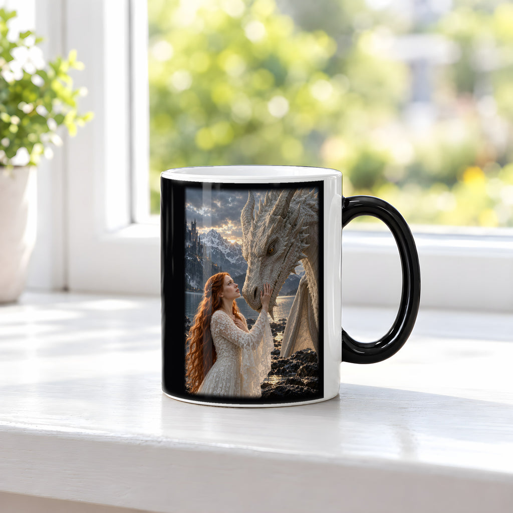 Vertrauen am Bergsee – Drachen-Tasse, Black Edition, am Fenster