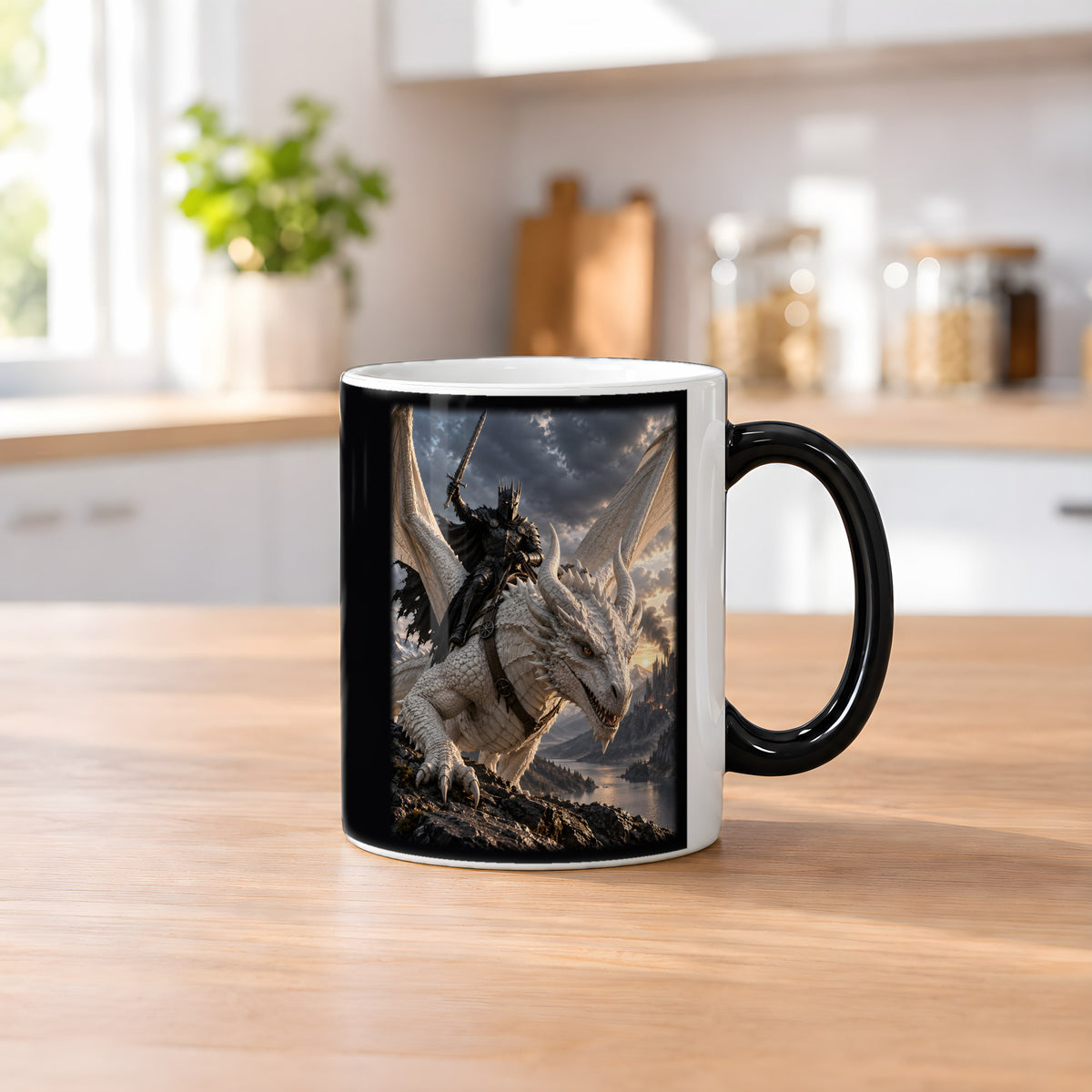 Aufbruch vom Grat – Drachen-Tasse, Black Edition, Küchenszene