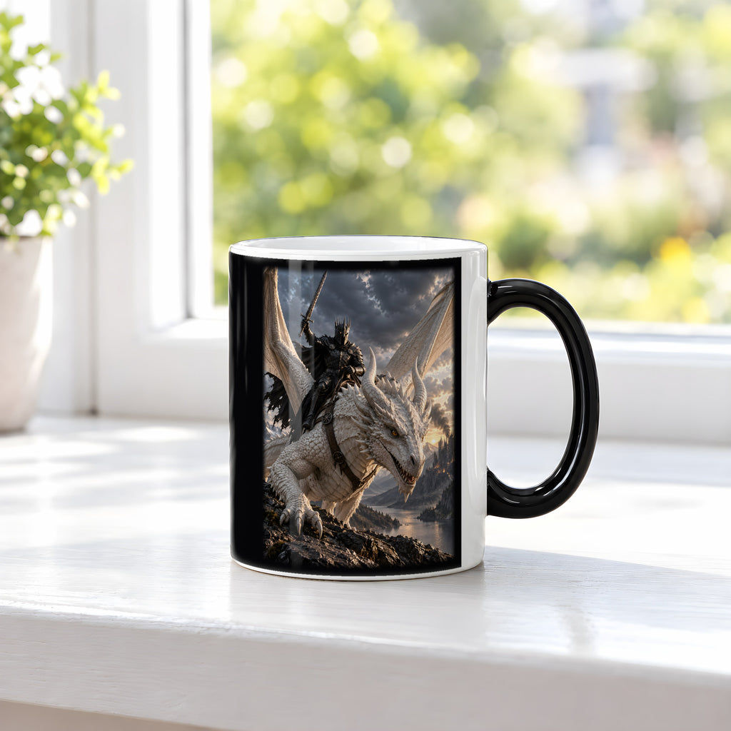 Aufbruch vom Grat – Drachen-Tasse, Black Edition, am Fenster