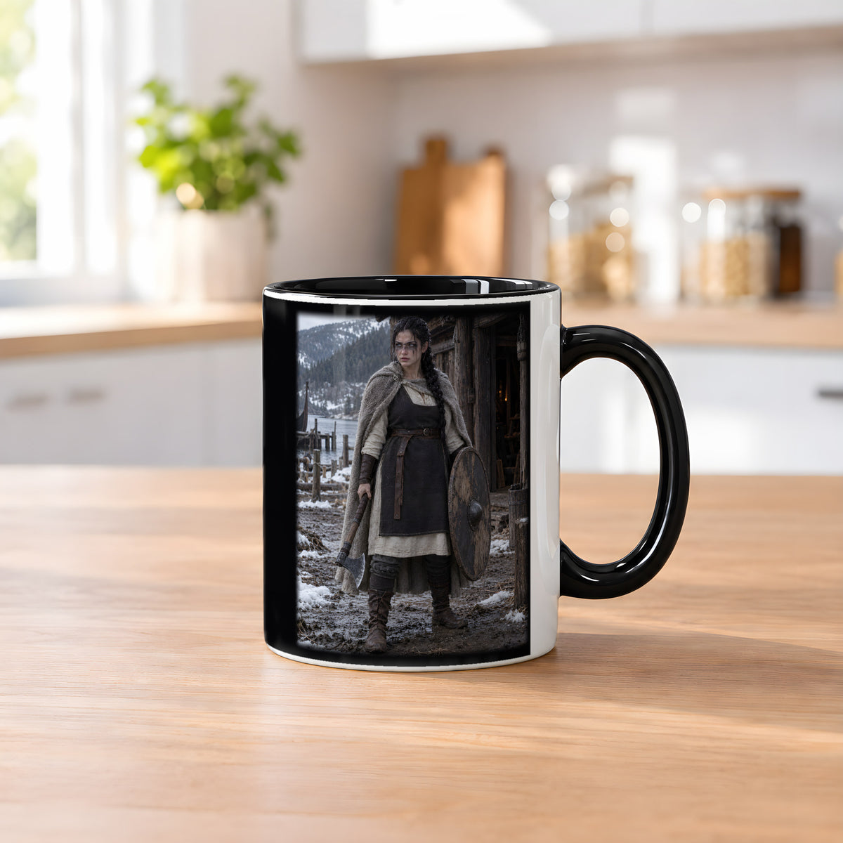 Entschluss der Schildmaid – Wikinger-Tasse, innen schwarz, Küchenszene